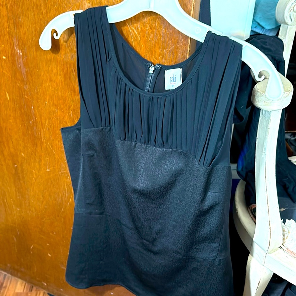 Cabi size 12 under suit or shirt for work dressed up